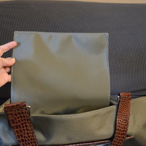 LEE's Needle ART Handle Bag Large Green Hacki faux Leather Handles approx. 18x11 - Picture 10 of 16